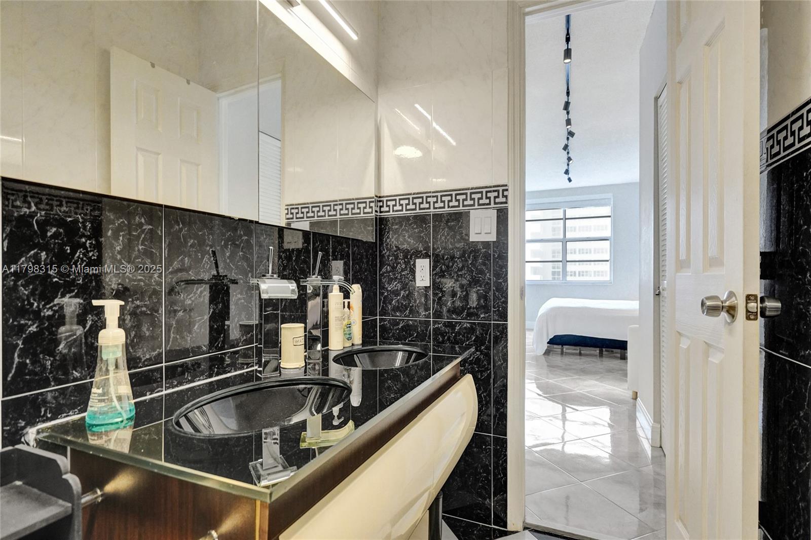 HEMISPHERES CONDO - Residential Lease