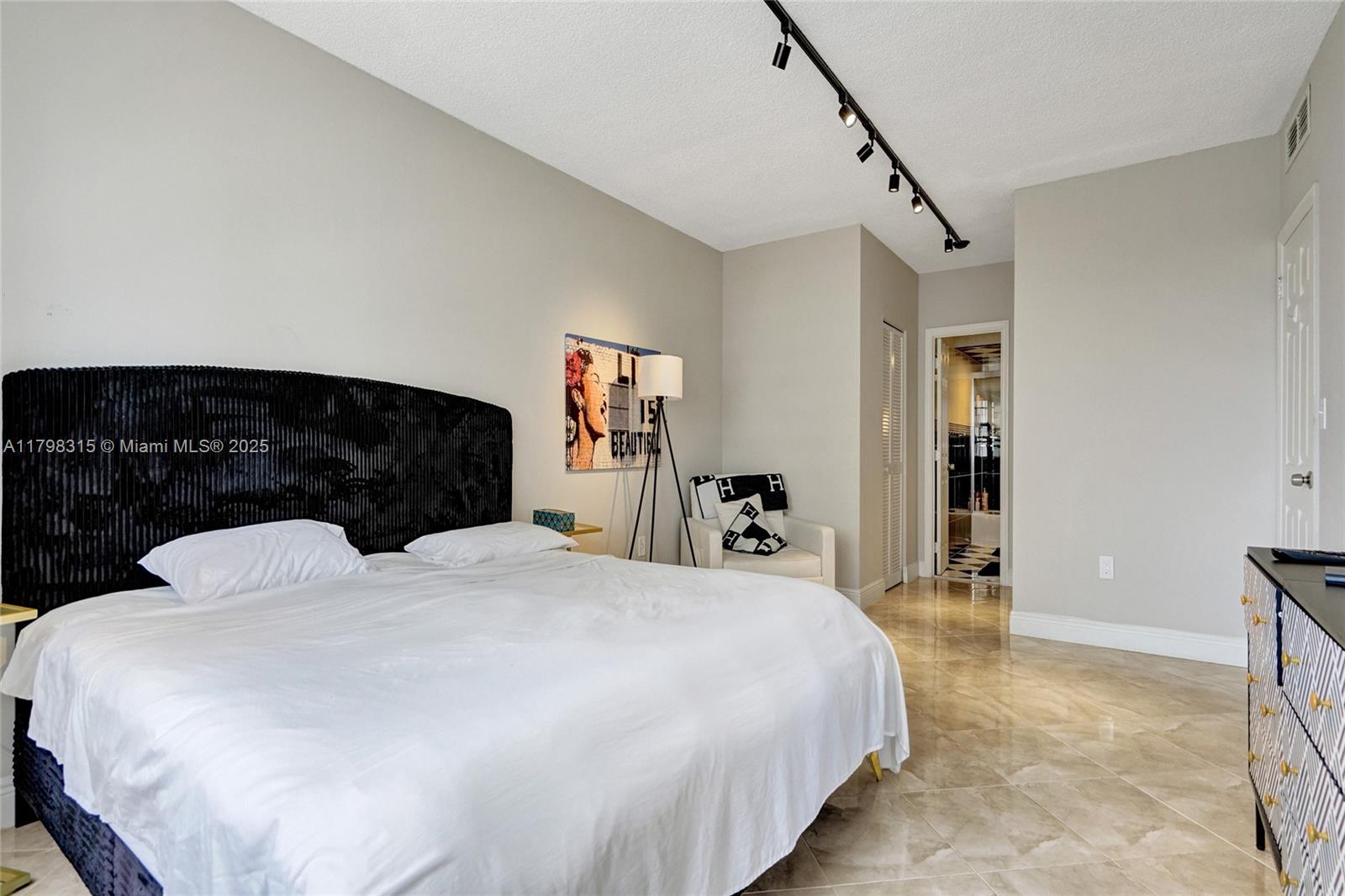 HEMISPHERES CONDO - Residential Lease