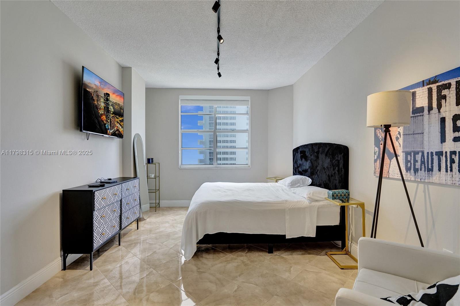 HEMISPHERES CONDO - Residential Lease