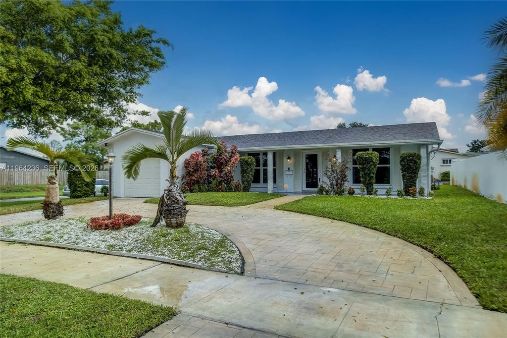 Photo of 4917 W Park Rd, Hollywood, FL 33021 (MLS # A11964236)