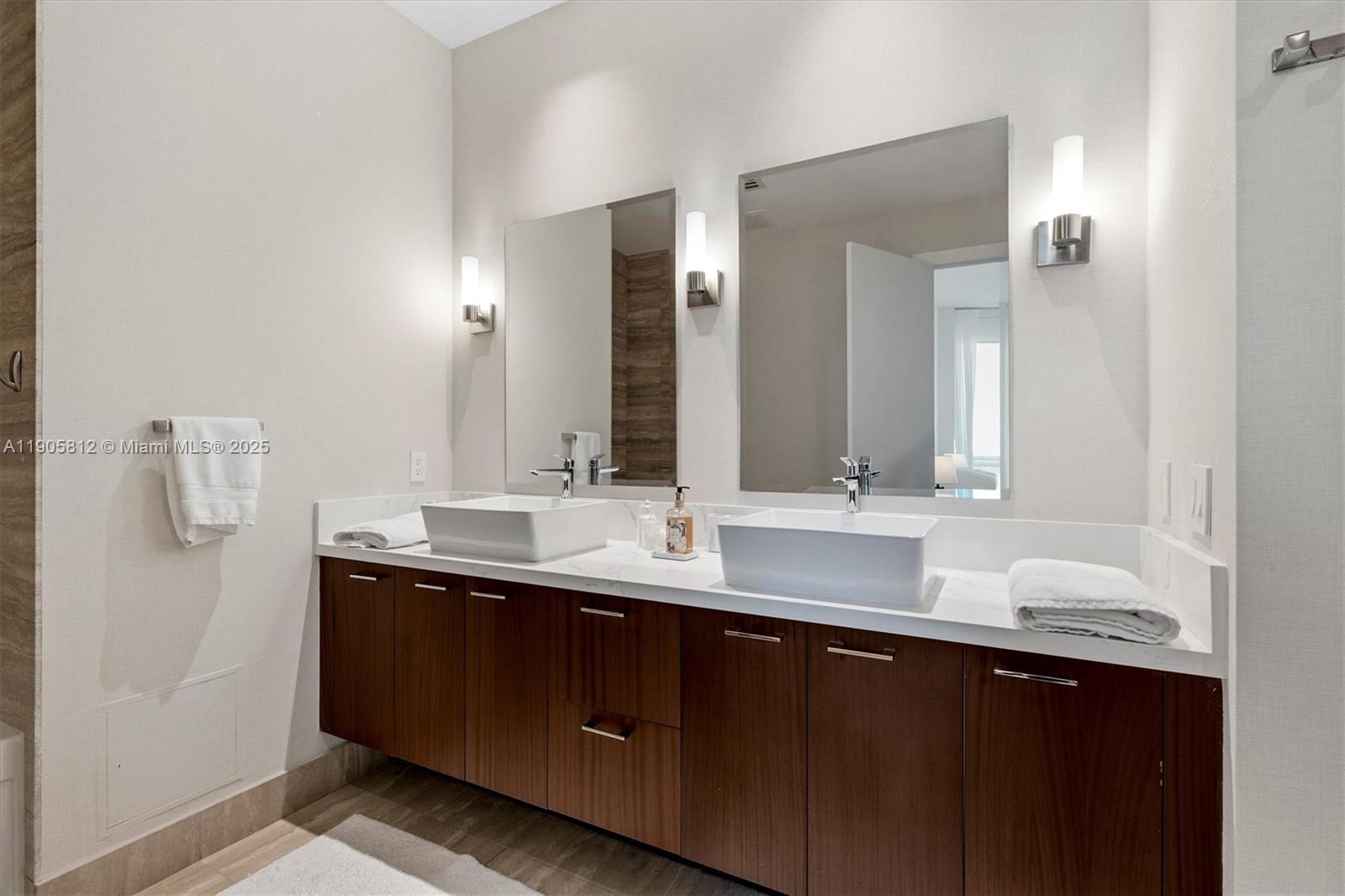 TDR TOWER III CONDO - Residential