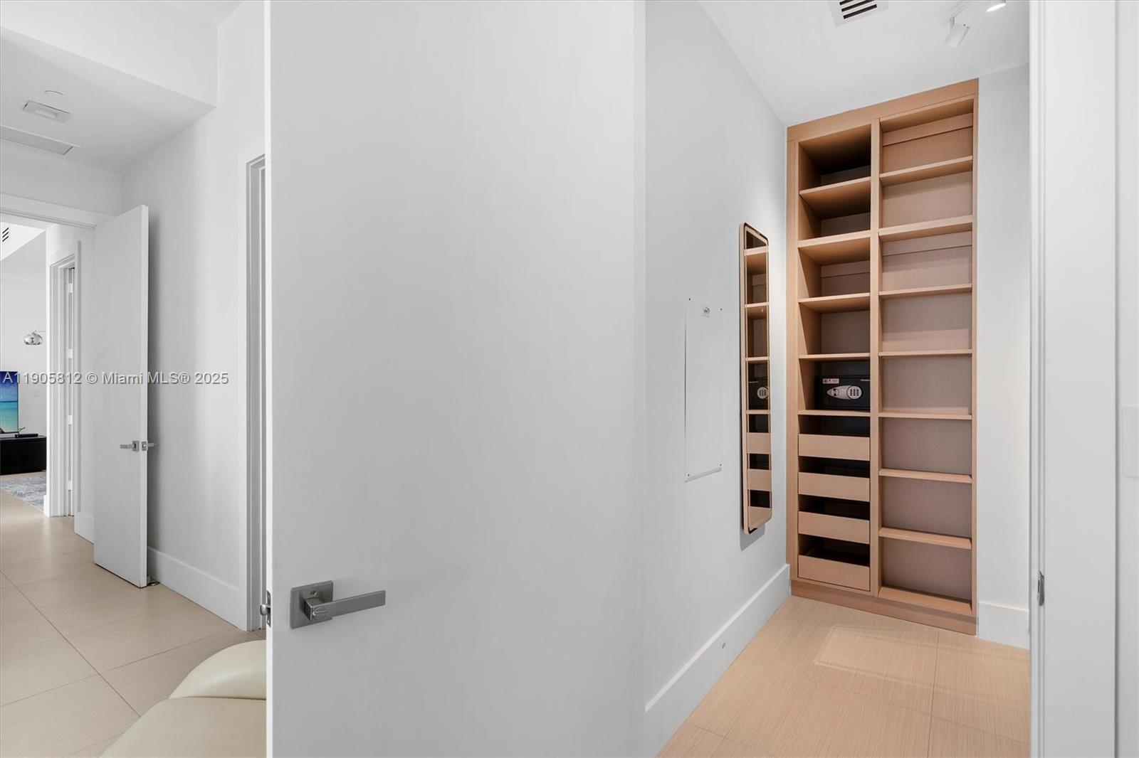 TDR TOWER III CONDO - Residential