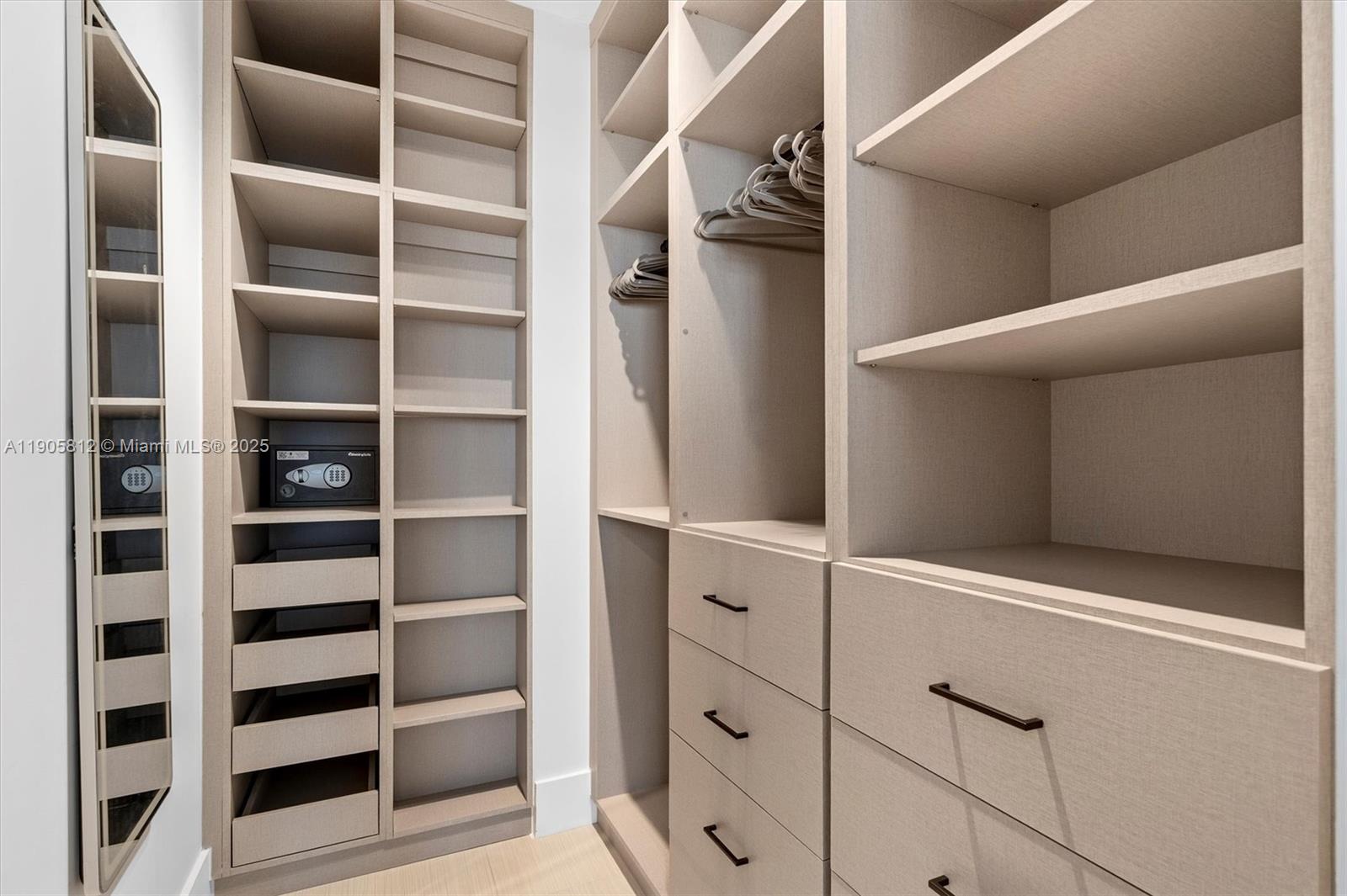 TDR TOWER III CONDO - Residential