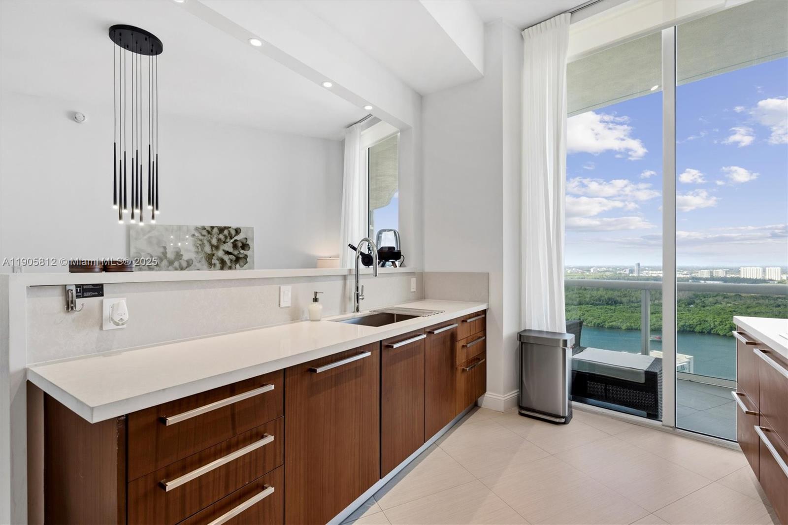 TDR TOWER III CONDO - Residential