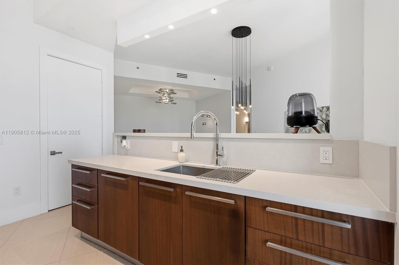 TDR TOWER III CONDO - Residential