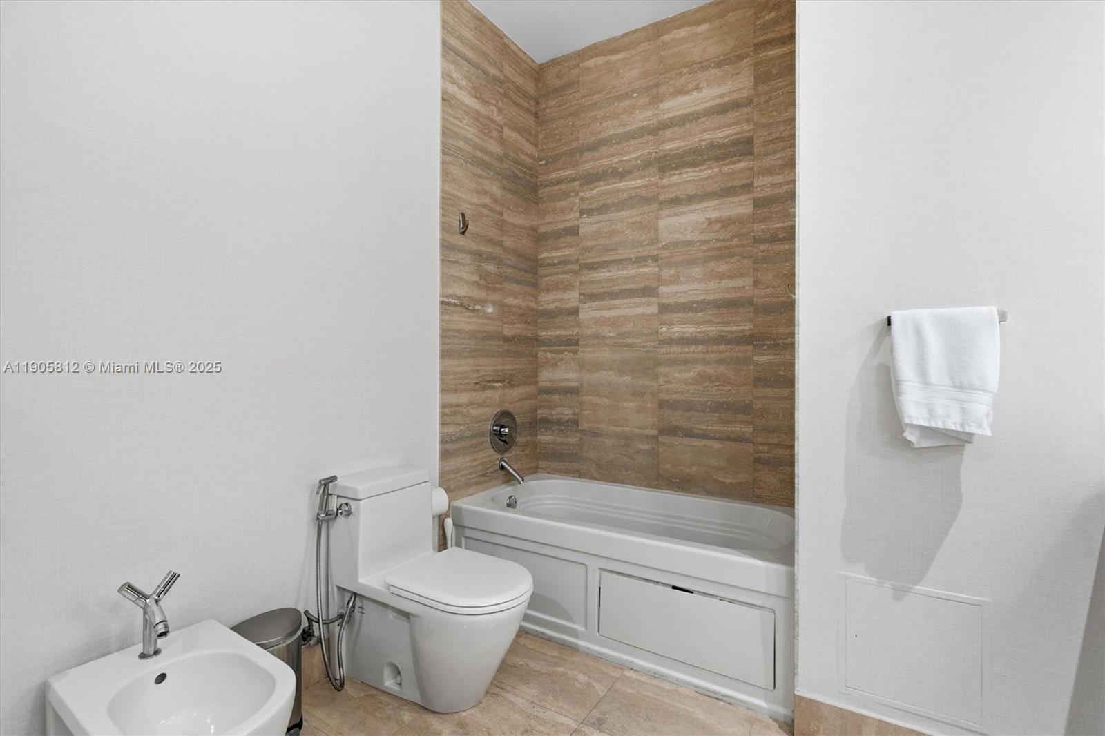 TDR TOWER III CONDO - Residential