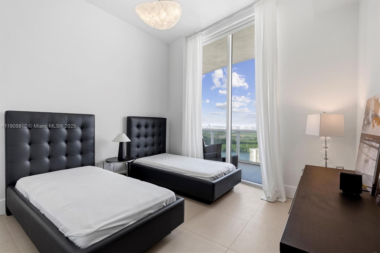 TDR TOWER III CONDO - Residential