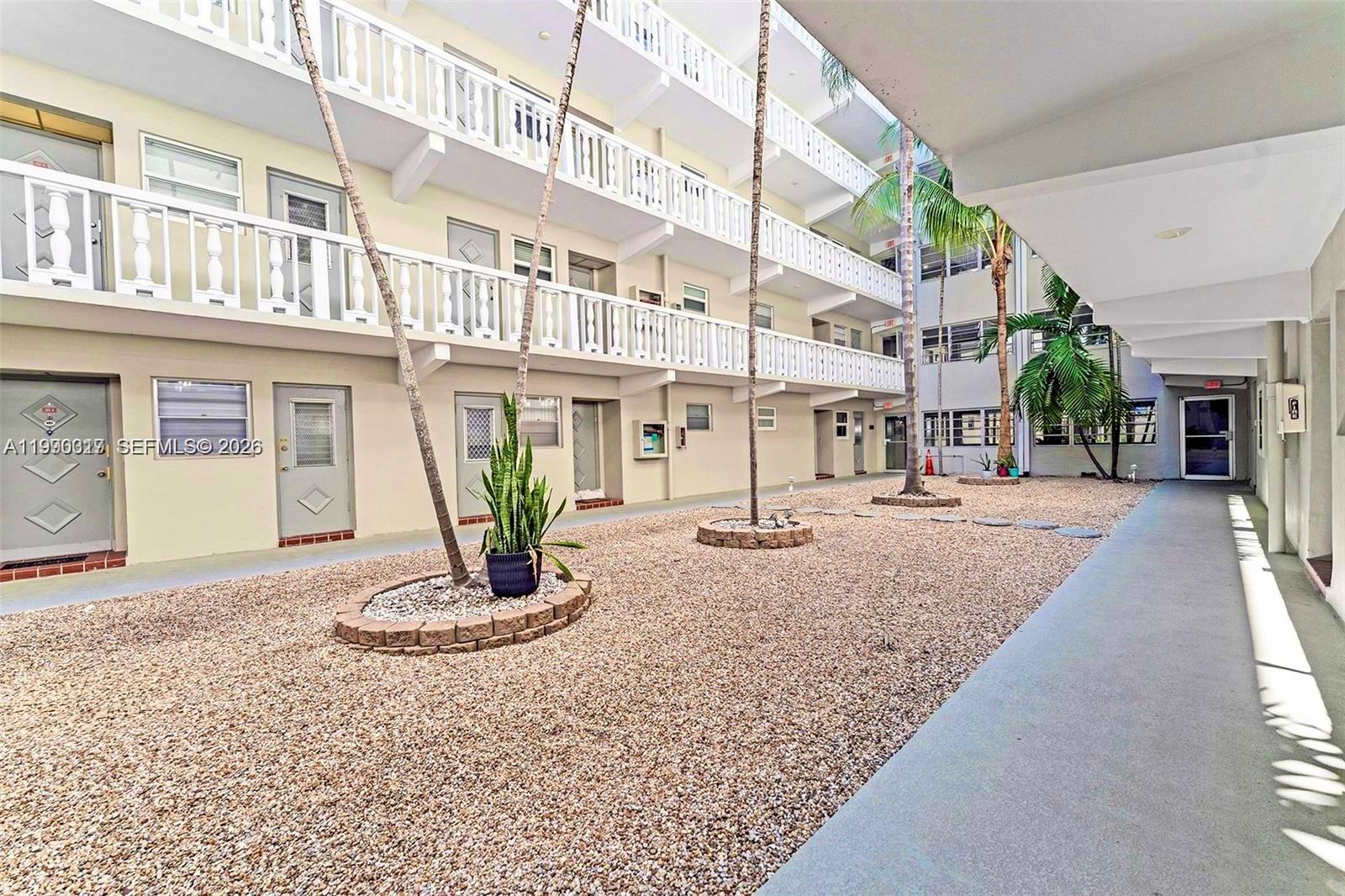 THIRD GULFSTREAM GARDEN - Residential