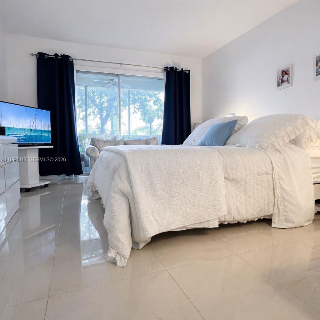 THIRD GULFSTREAM GARDEN - Residential