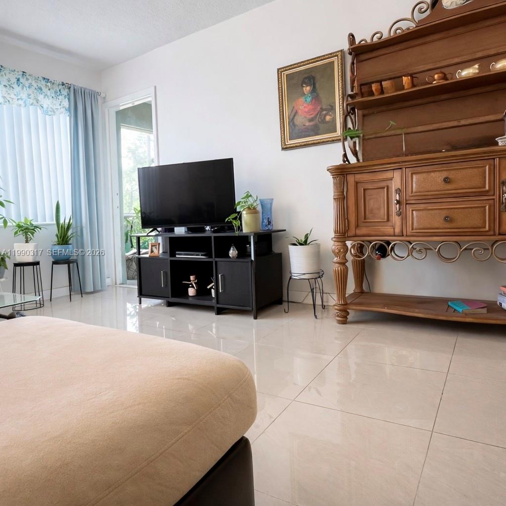 THIRD GULFSTREAM GARDEN - Residential