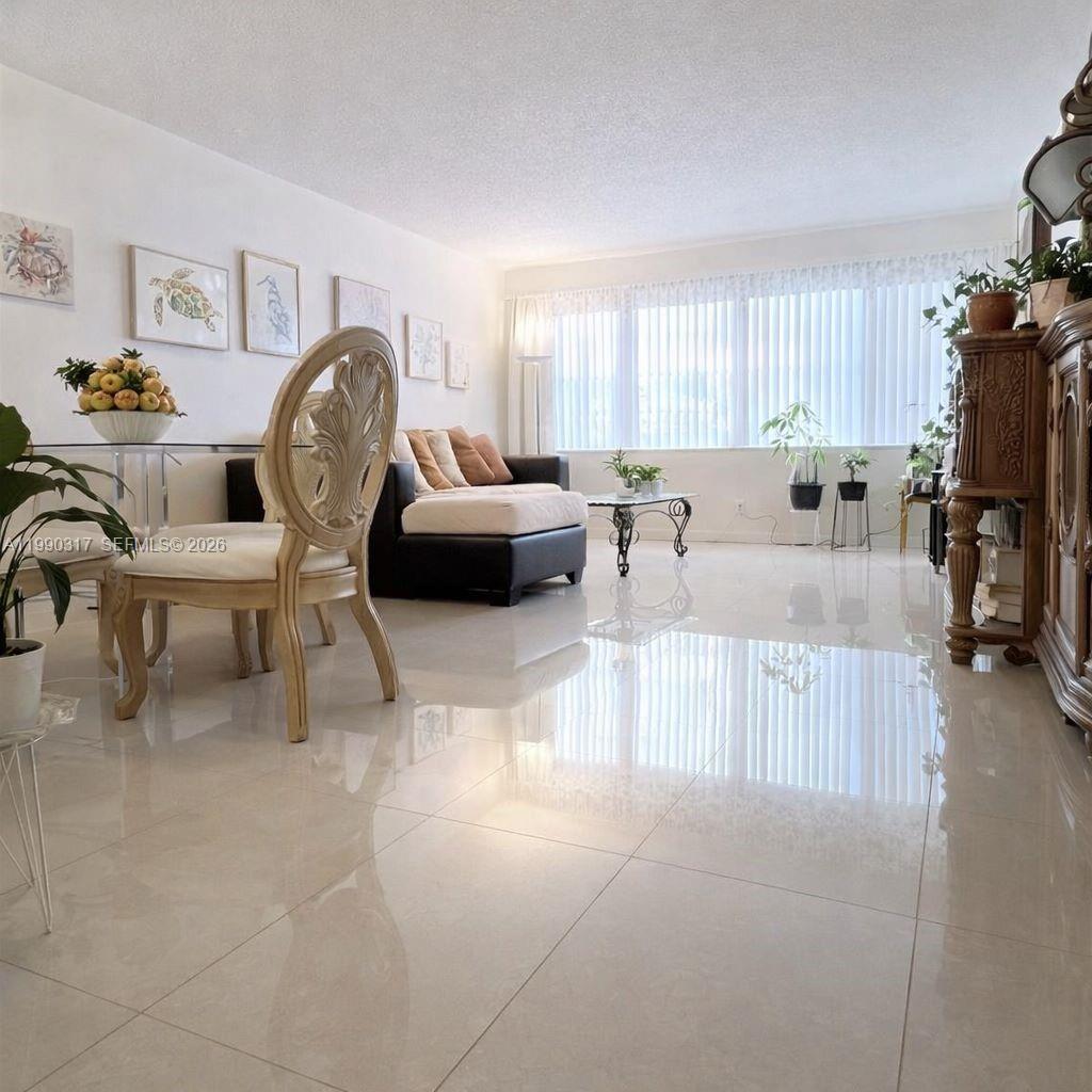 THIRD GULFSTREAM GARDEN - Residential