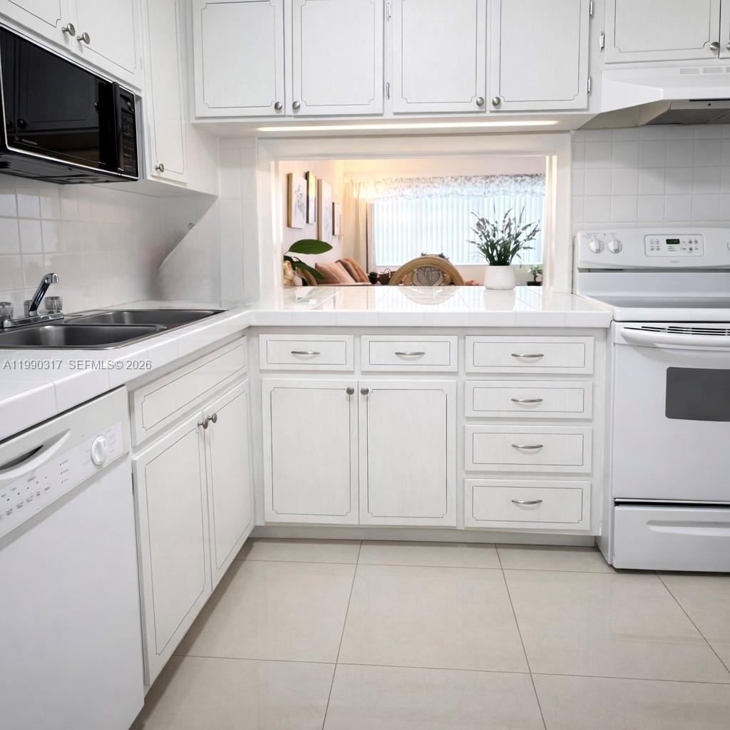 THIRD GULFSTREAM GARDEN - Residential