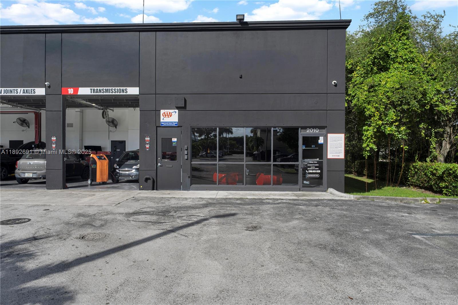 Established Service & Repair Car Shop