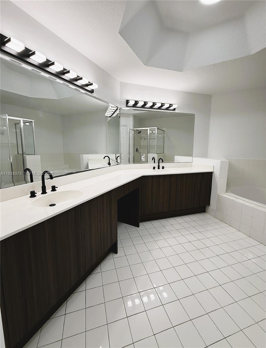 DORAL ISLES MARTINIQUE - Residential