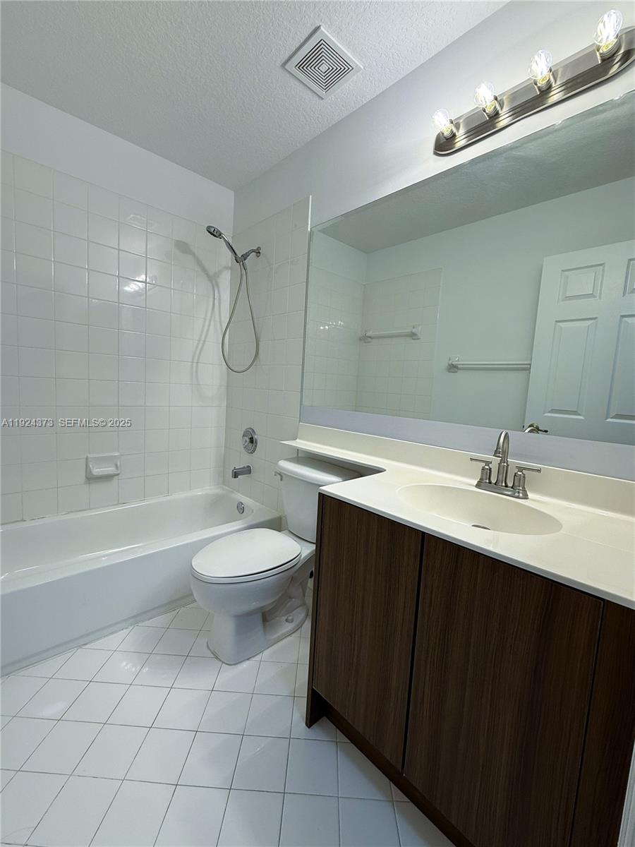 DORAL ISLES MARTINIQUE - Residential