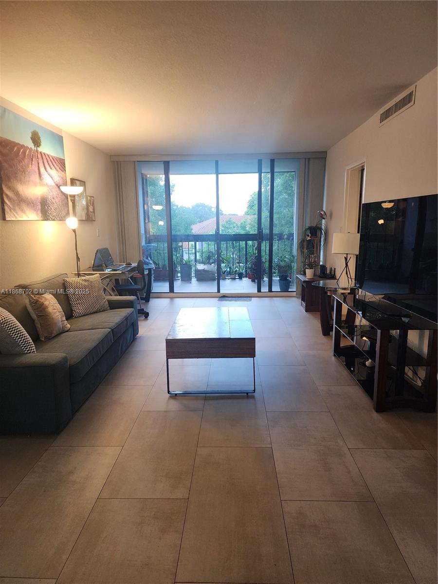 GREENGLADES CONDO IV - Residential Lease