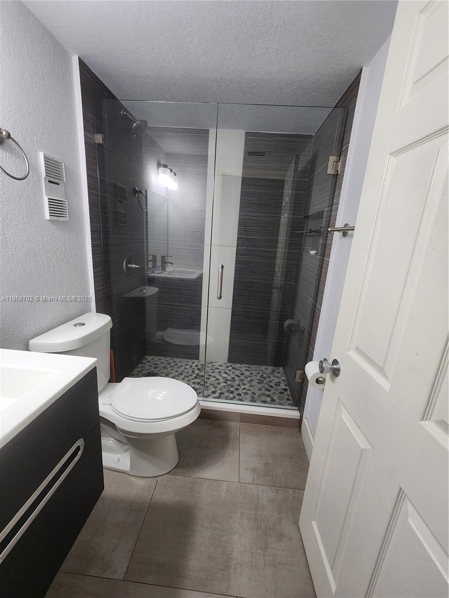 GREENGLADES CONDO IV - Residential Lease