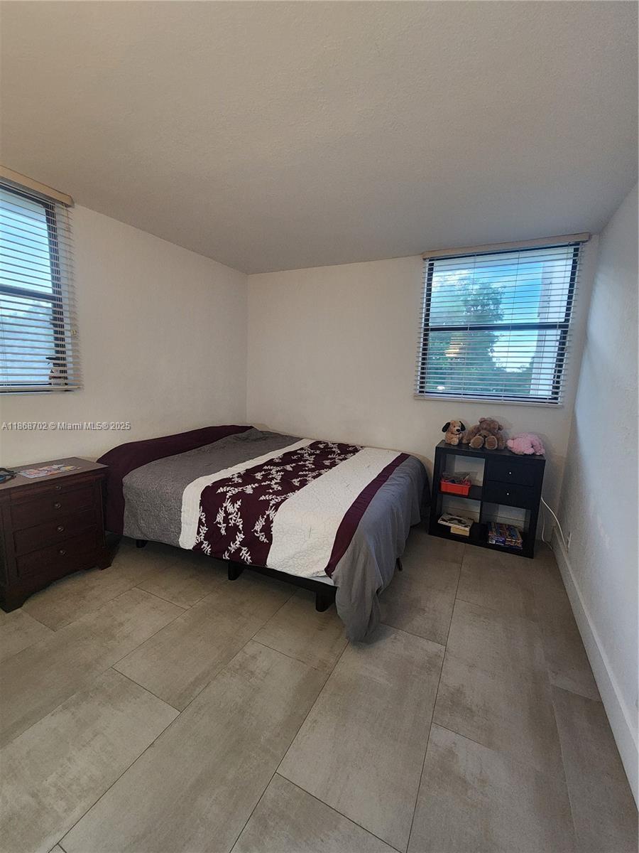 GREENGLADES CONDO IV - Residential Lease