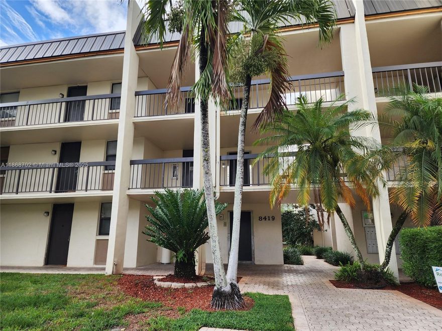 Amazing Beautiful Condo  3-Bedroom, 2-Bathrooms. Fully Renovated .  Bedrooms and bathrooms with tile flooring 
Washer  and dryer in the unit for your convenience. _
Located in the heart of Coral Springs, close to schools, restaurants, and shopping. 
Situated in a well-maintained community with elevator access.