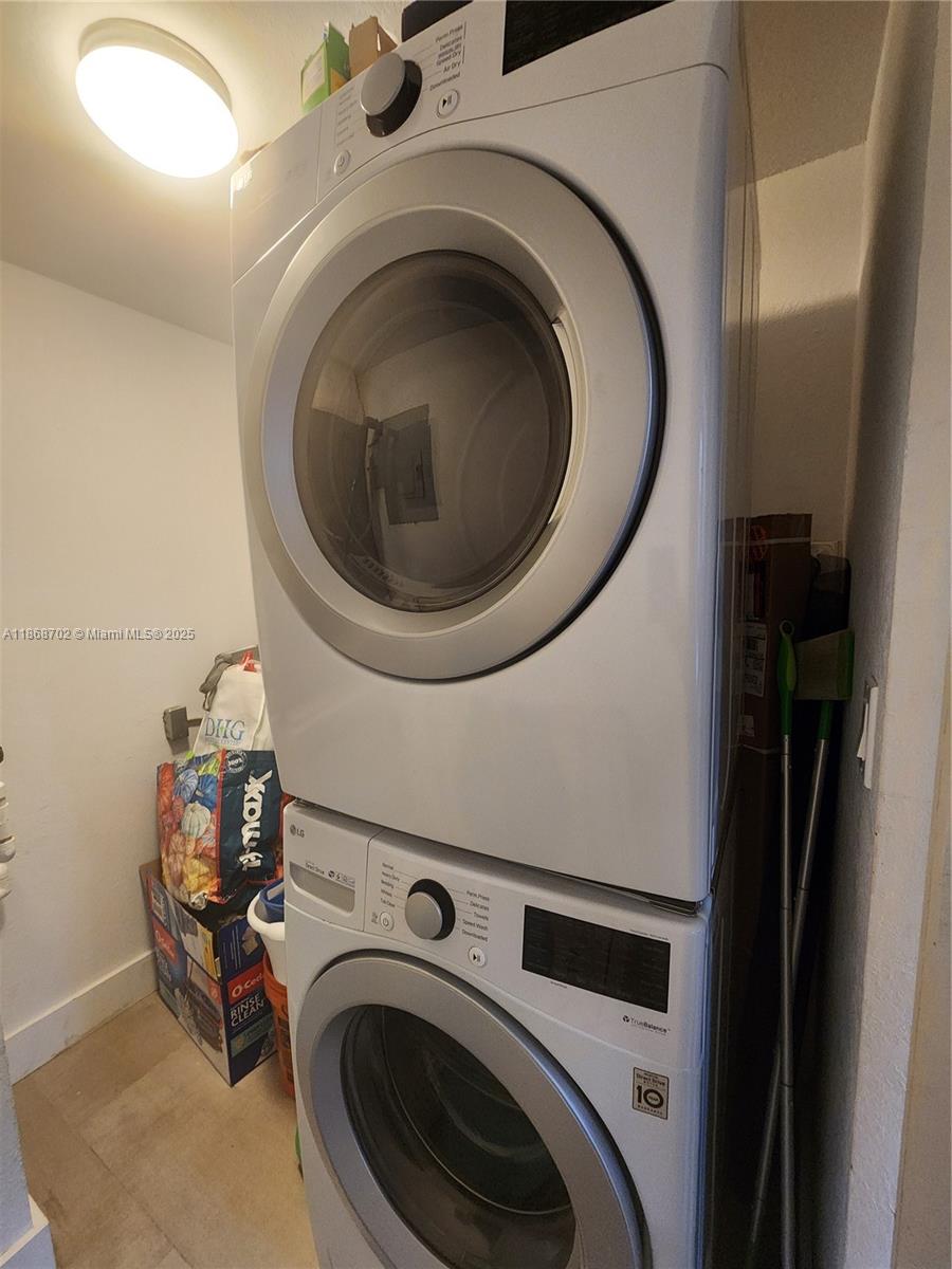 GREENGLADES CONDO IV - Residential Lease