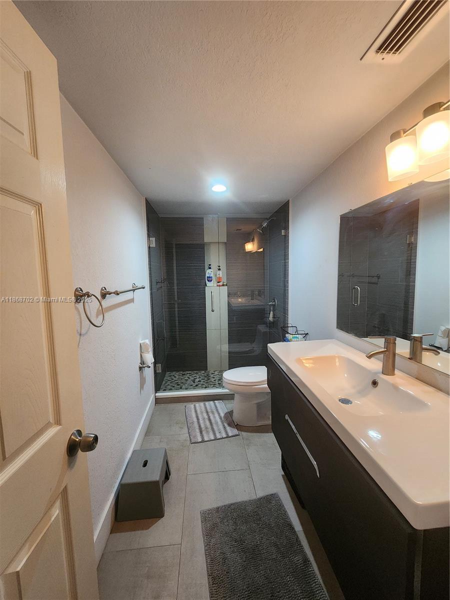 GREENGLADES CONDO IV - Residential Lease