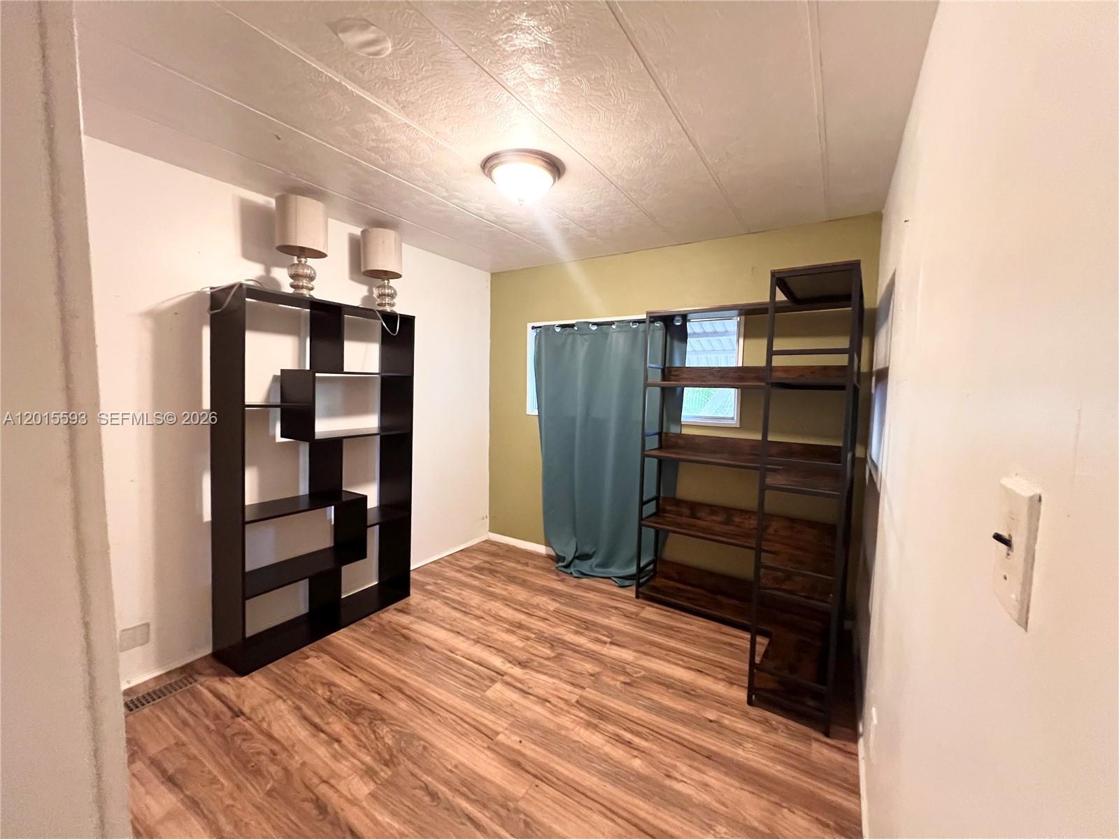 RAVENSWOOD ESTATES & MARI - Residential Lease