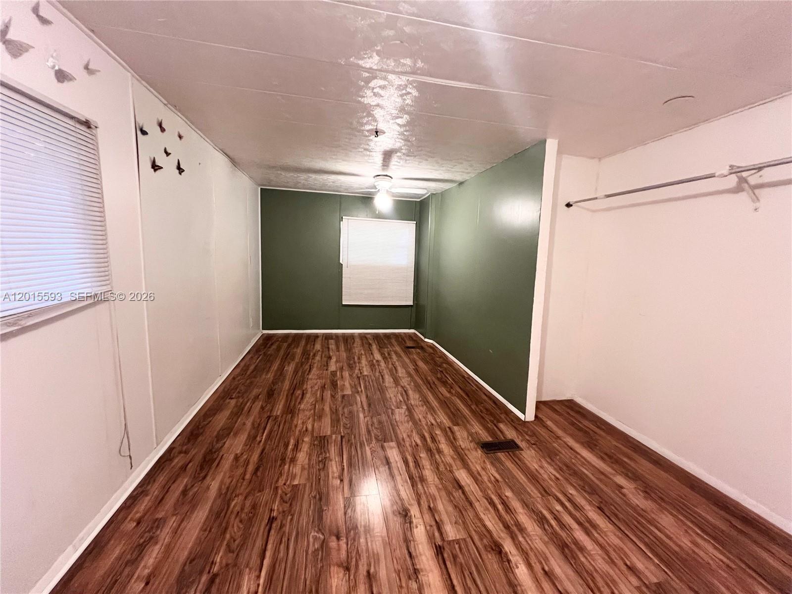 RAVENSWOOD ESTATES & MARI - Residential Lease