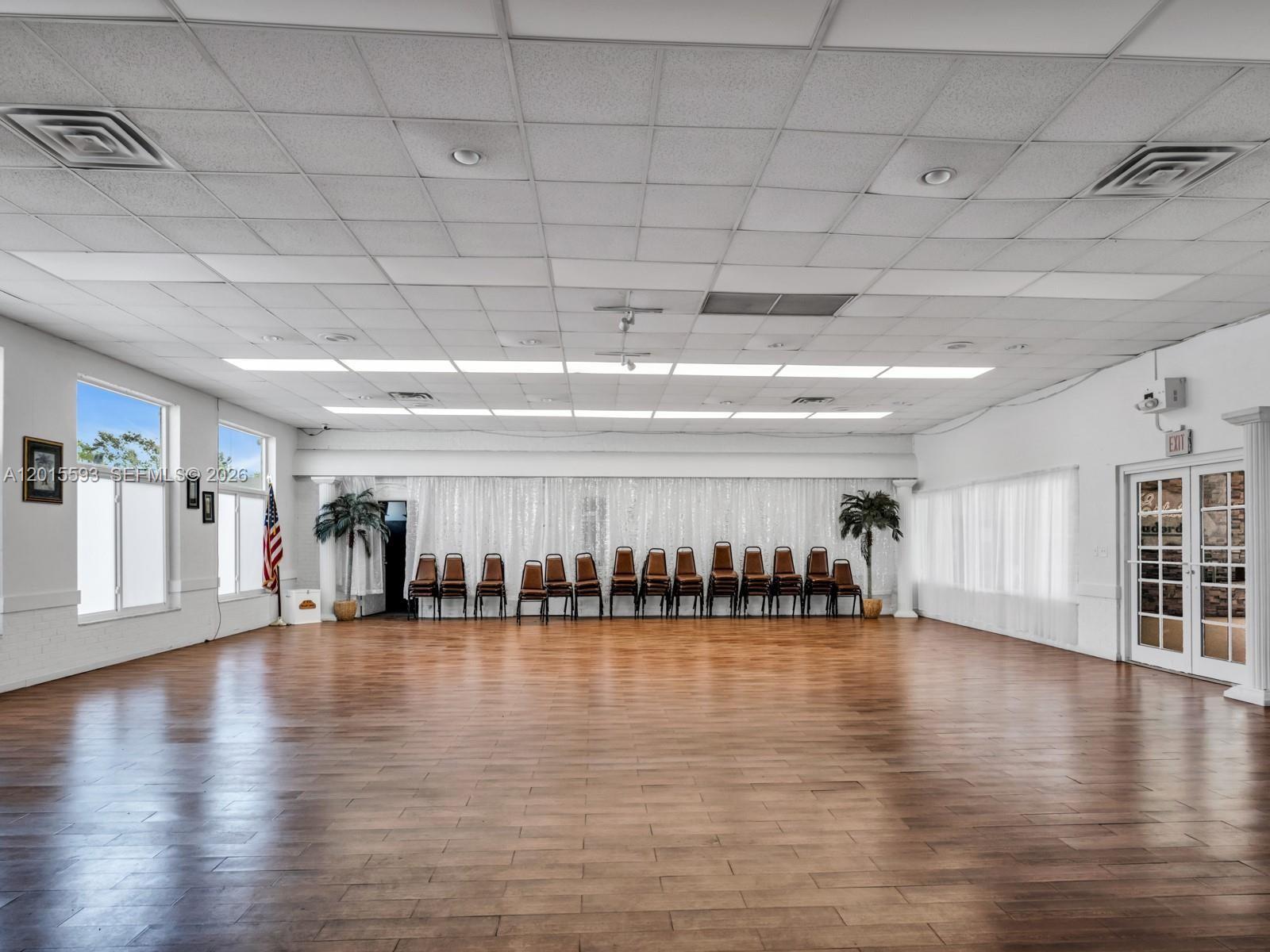 RAVENSWOOD ESTATES & MARI - Residential Lease