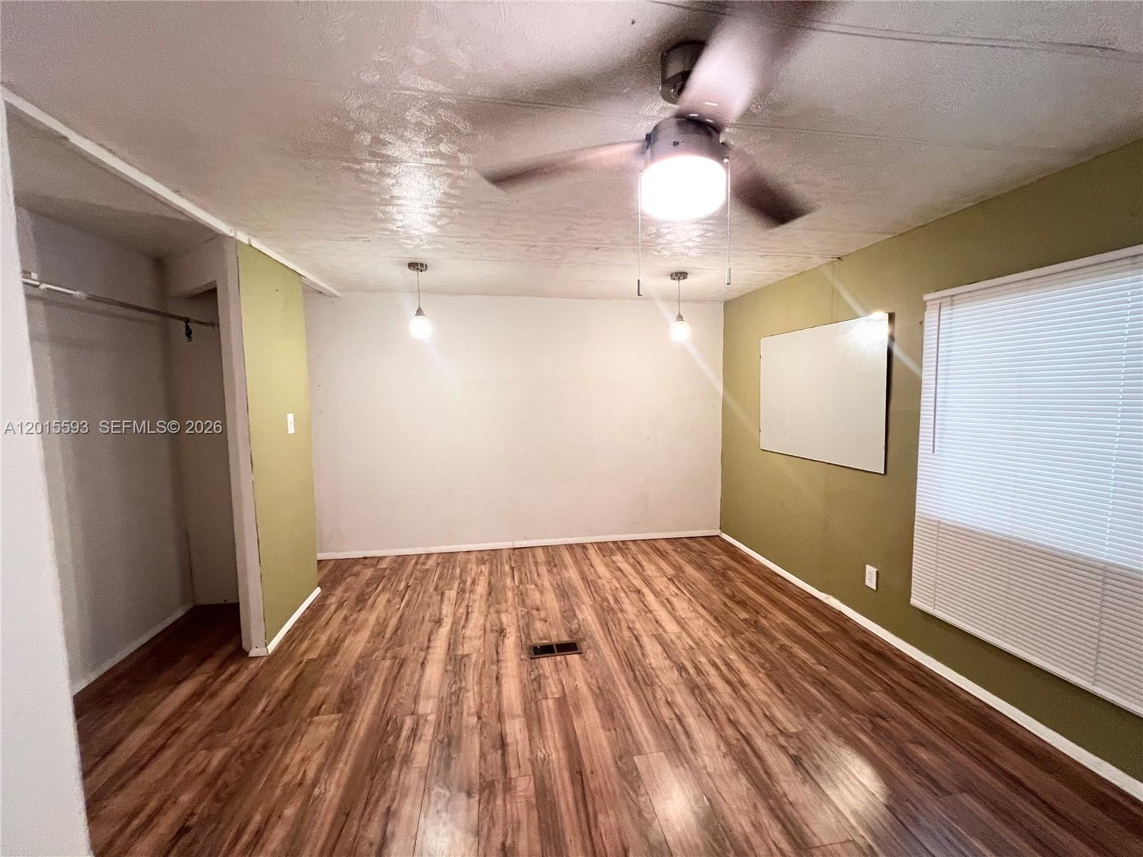 RAVENSWOOD ESTATES & MARI - Residential Lease