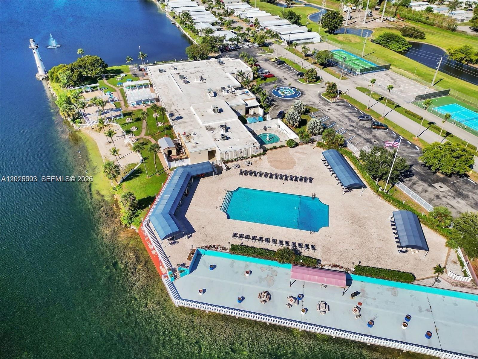 RAVENSWOOD ESTATES & MARI - Residential Lease