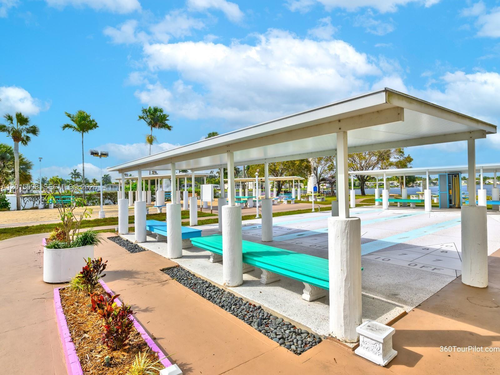 RAVENSWOOD ESTATES & MARI - Residential Lease
