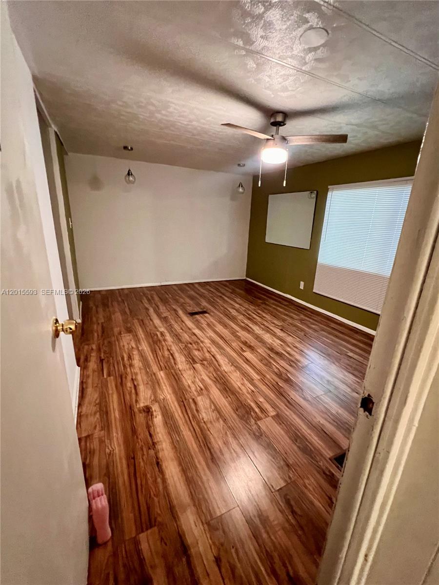 RAVENSWOOD ESTATES & MARI - Residential Lease