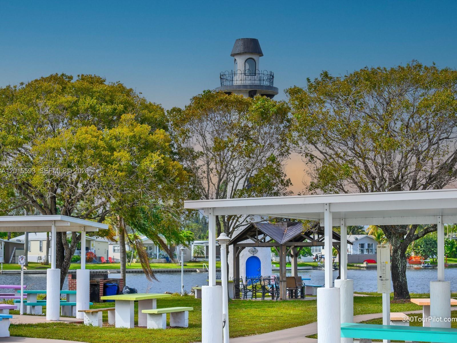 RAVENSWOOD ESTATES & MARI - Residential Lease