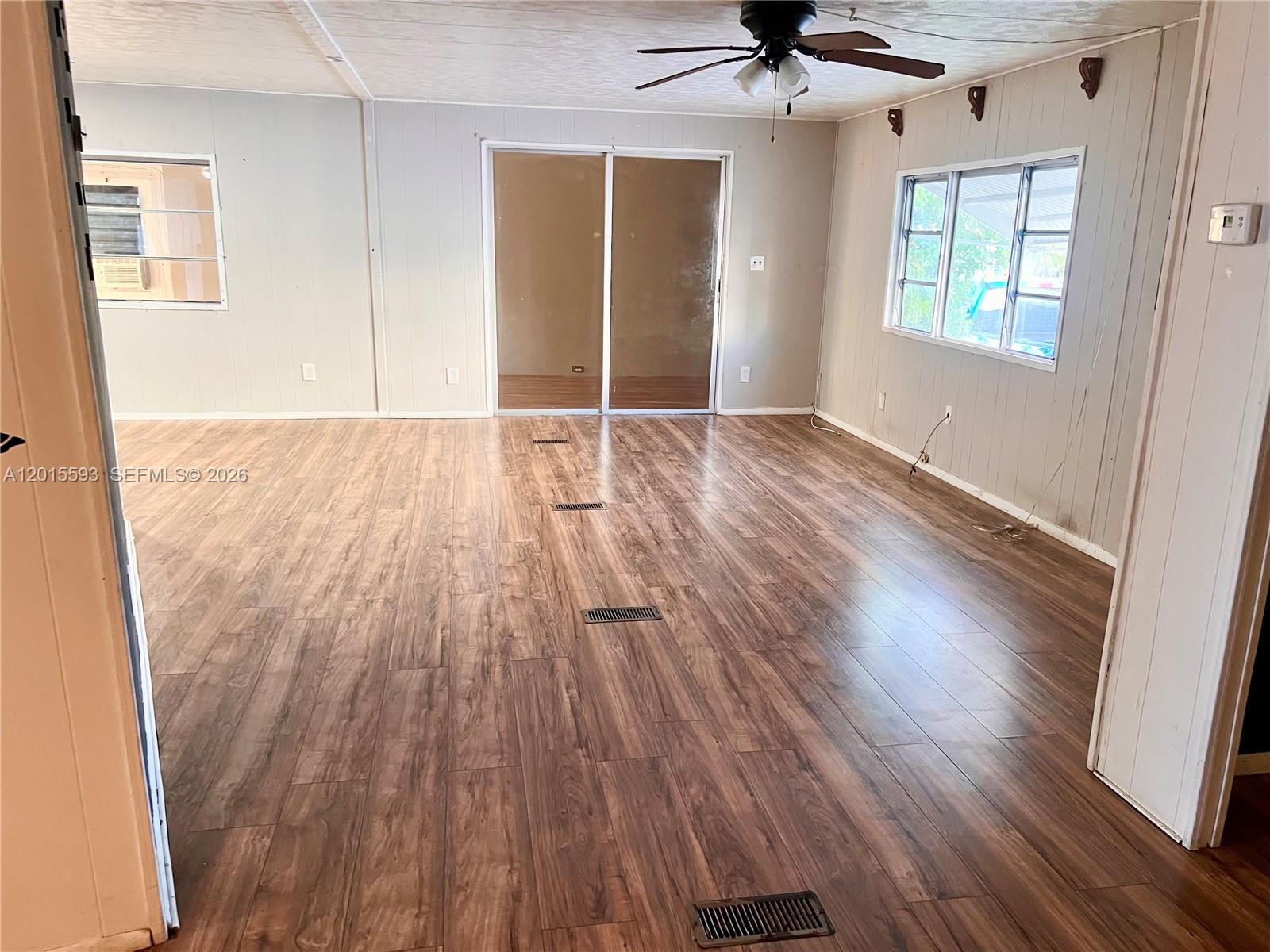RAVENSWOOD ESTATES & MARI - Residential Lease
