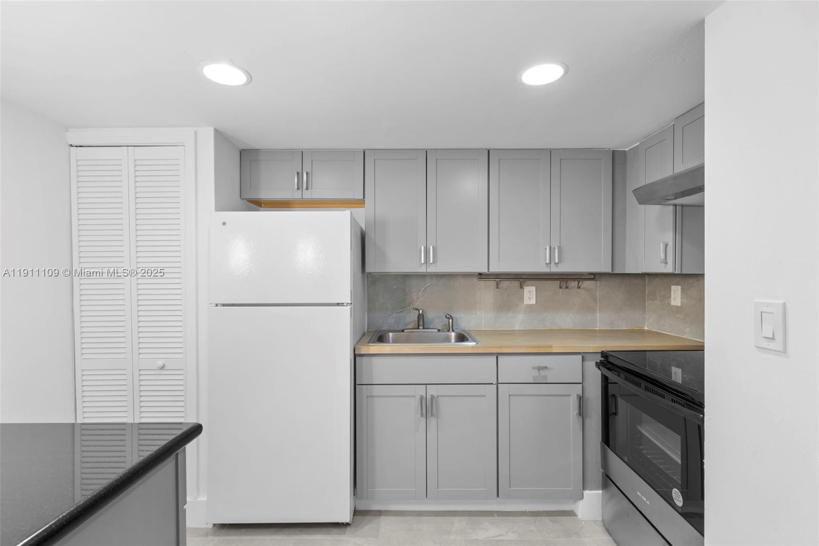 LE JEUNE GDN EST SEC 3 - Residential Lease