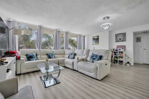 7601 E Treasure Dr 611 North Bay Village FL 33141