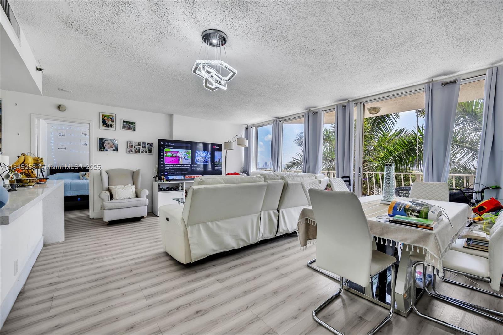 7601 E Treasure Dr 611