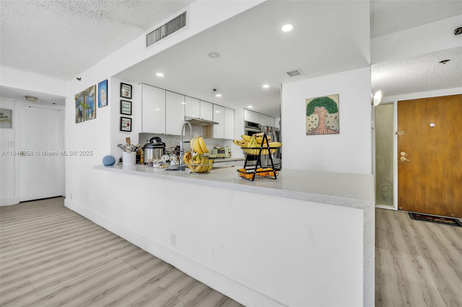 7601 E Treasure Dr 611
