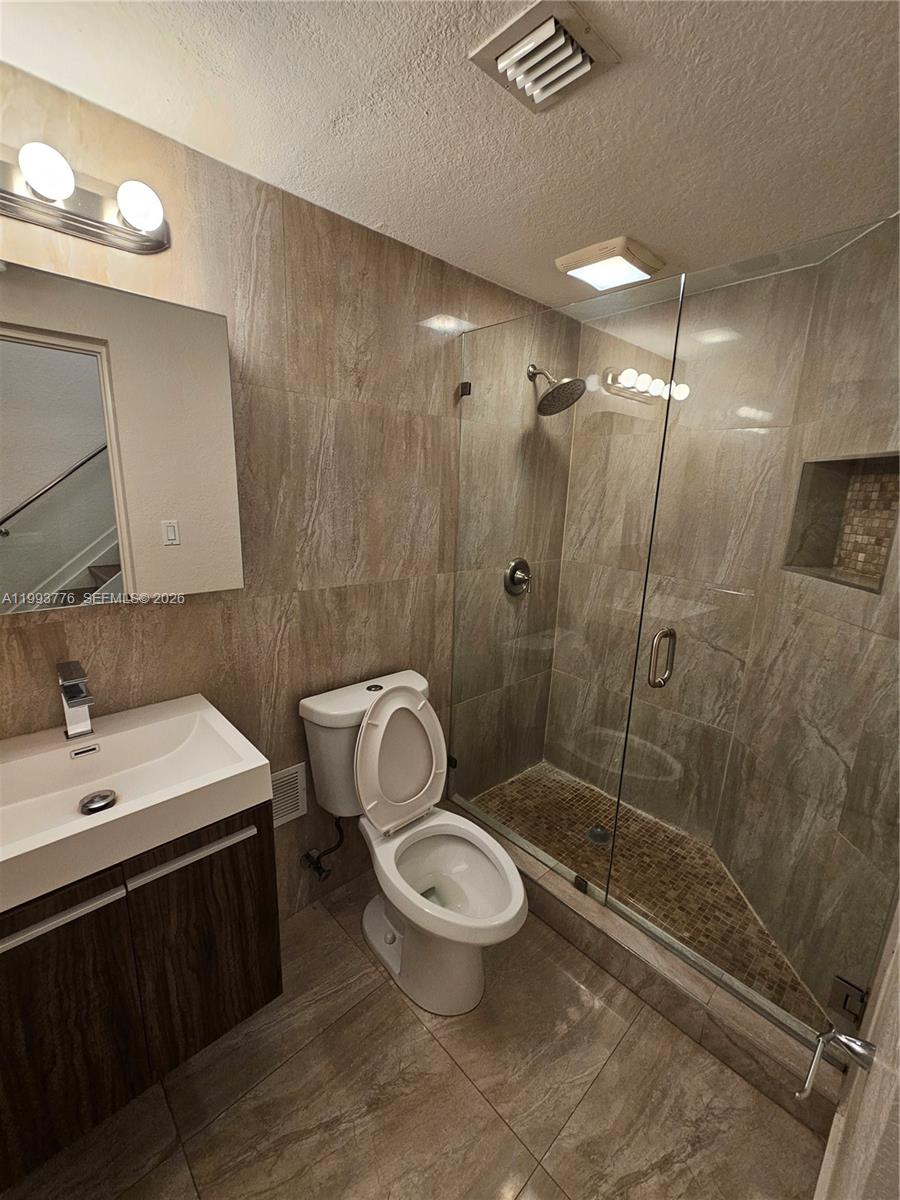 ISLANDS AT DORAL NORTHWES - Residential Lease