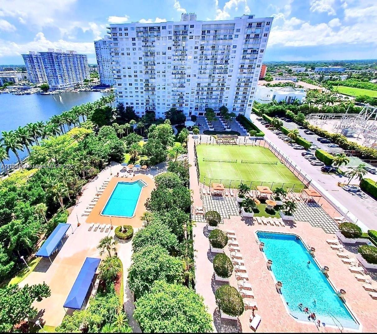 ADMIRALS PORT CONDO WEST - Residential
