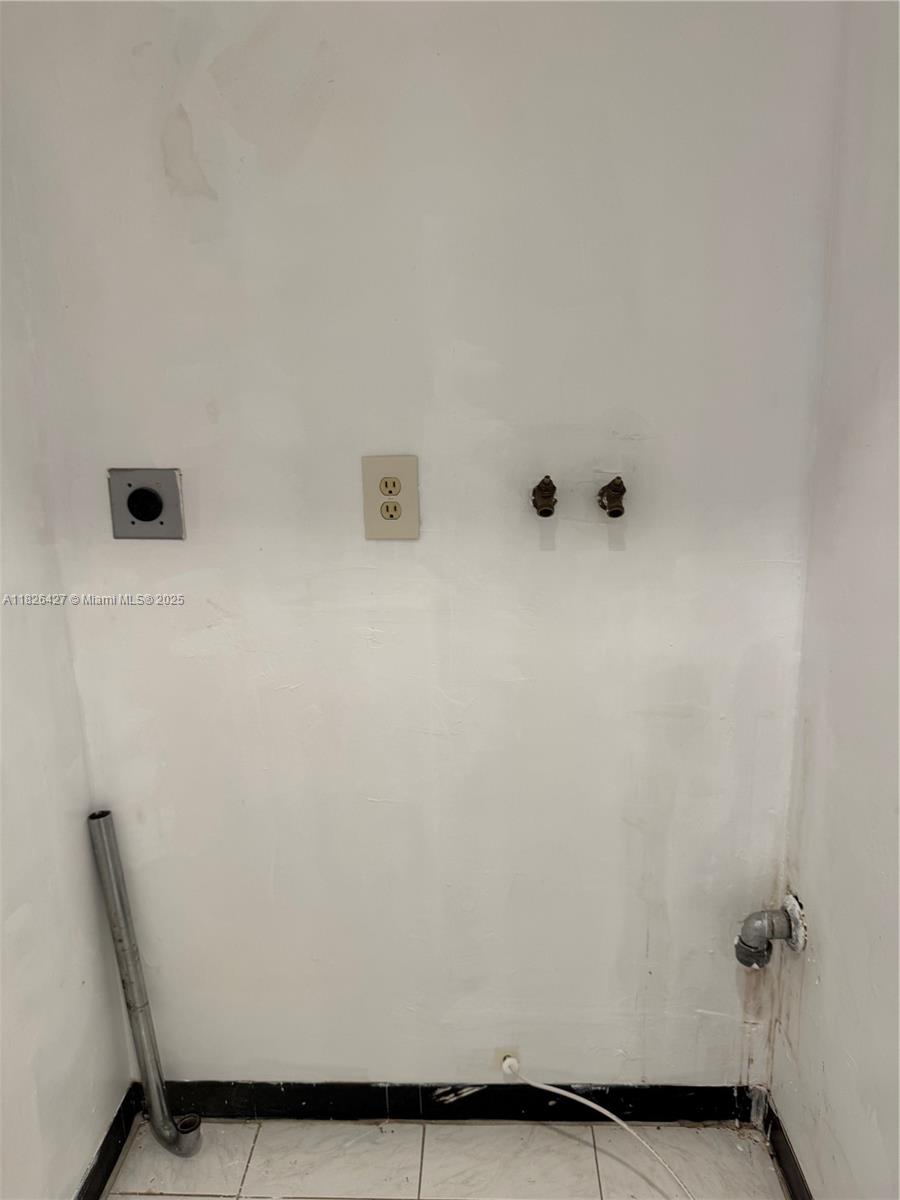 ADMIRALS PORT CONDO WEST - Residential