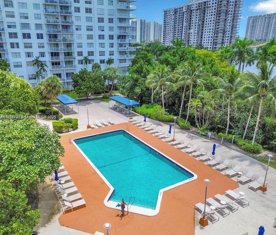 ADMIRALS PORT CONDO WEST - Residential