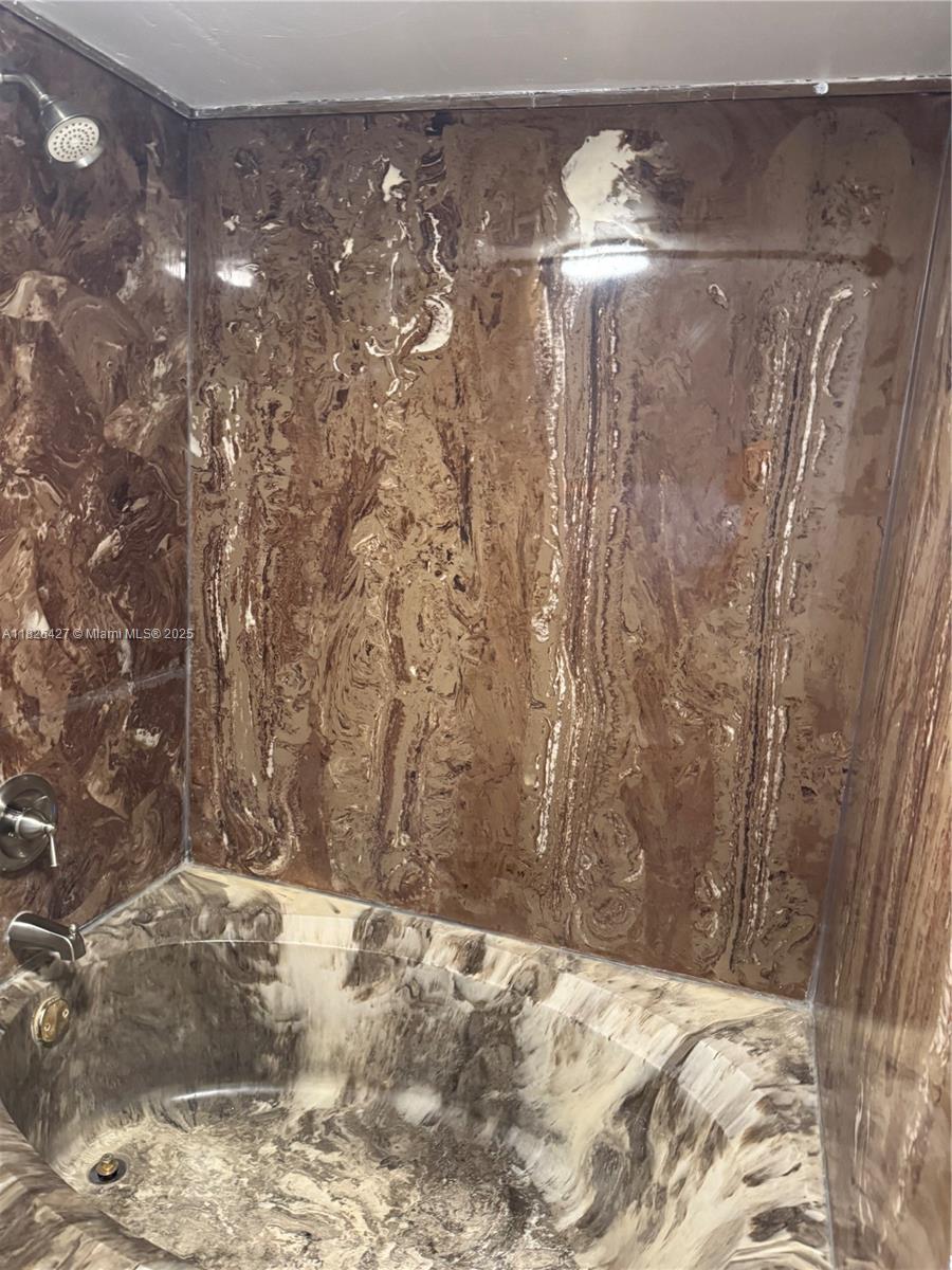 ADMIRALS PORT CONDO WEST - Residential