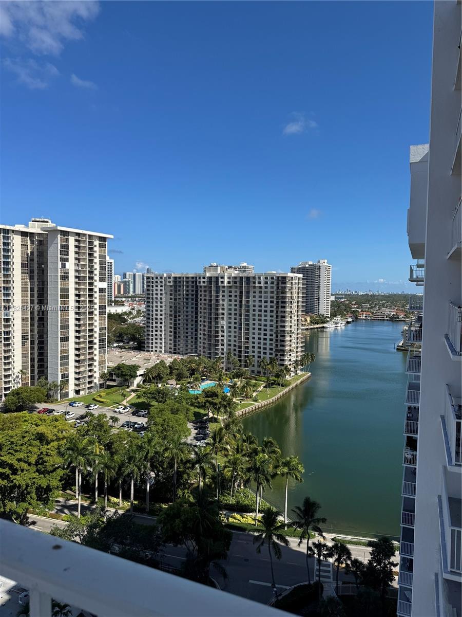 ADMIRALS PORT CONDO WEST - Residential