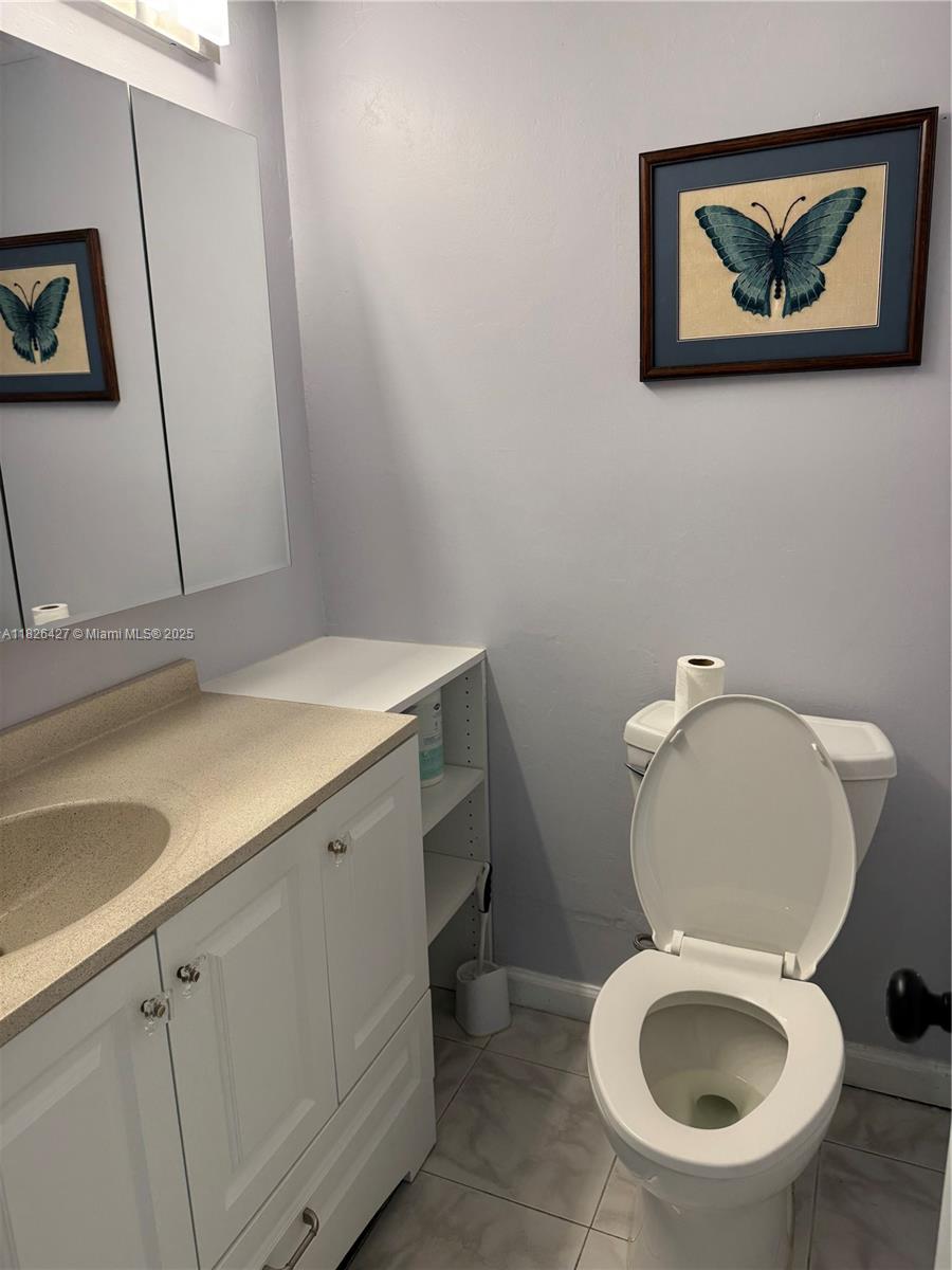 ADMIRALS PORT CONDO WEST - Residential