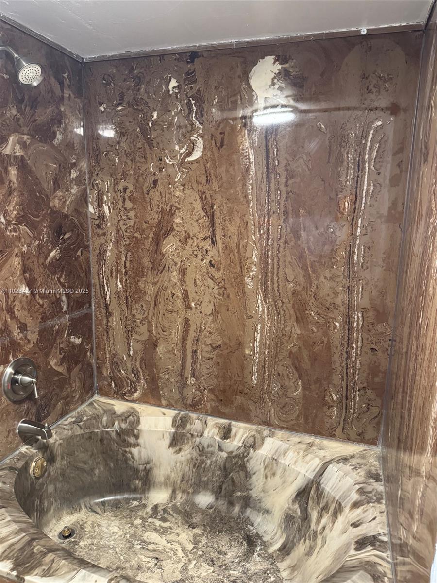 ADMIRALS PORT CONDO WEST - Residential