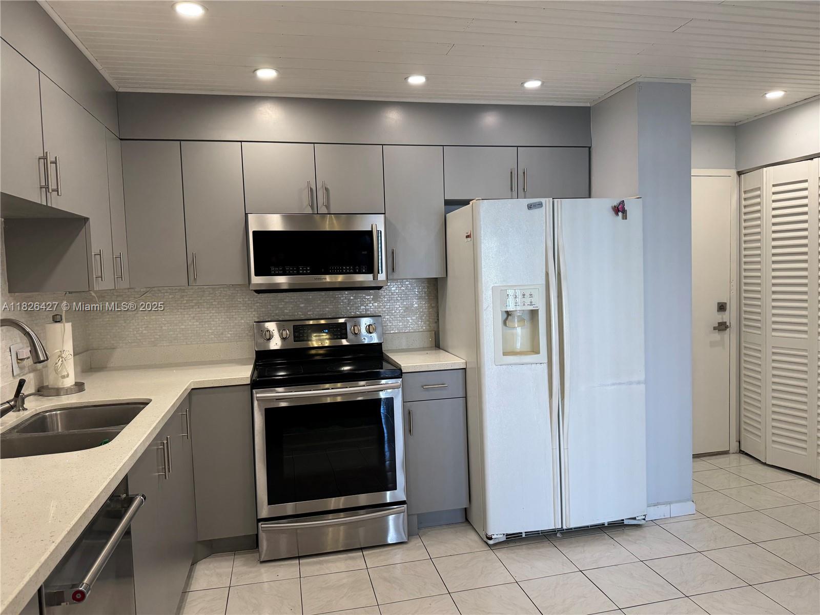 ADMIRALS PORT CONDO WEST - Residential