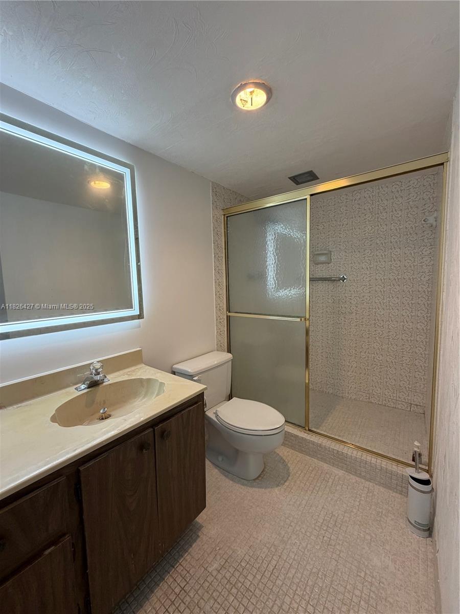 ADMIRALS PORT CONDO WEST - Residential