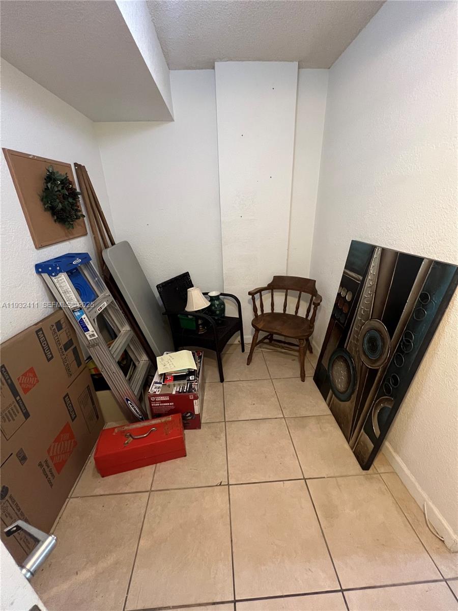 THREE HORIZONS SOUTH COND - Residential