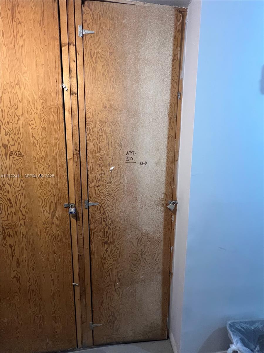 THREE HORIZONS SOUTH COND - Residential